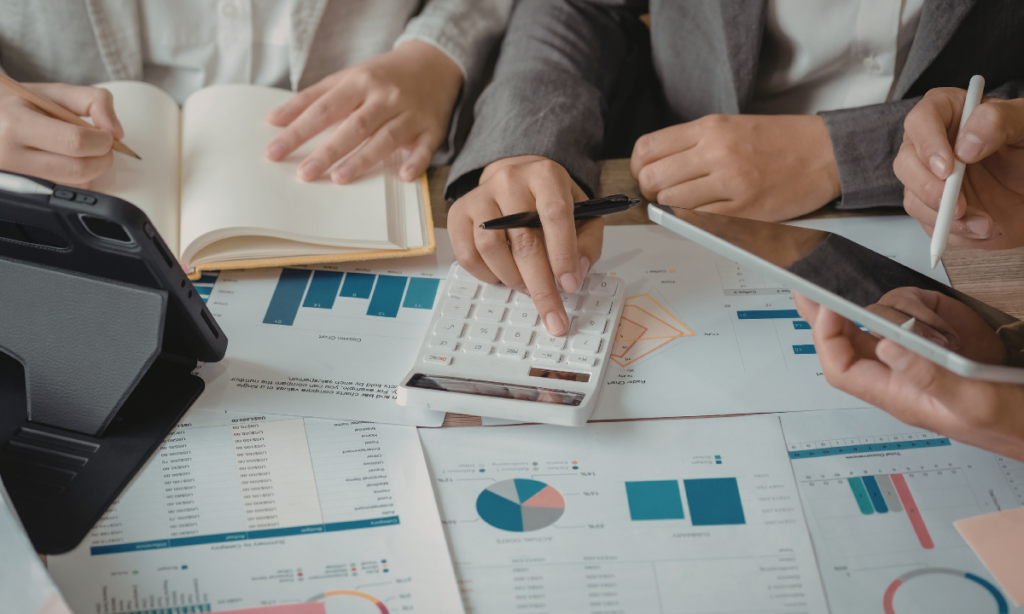 Analyzing Communication and Reporting Practices